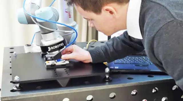 測(cè)力傳感器在機(jī)器人上的應(yīng)用